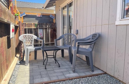 Coalinga Apartment | Perfect Retreat: 2-Bedroom Apartment in Coalinga, CA
