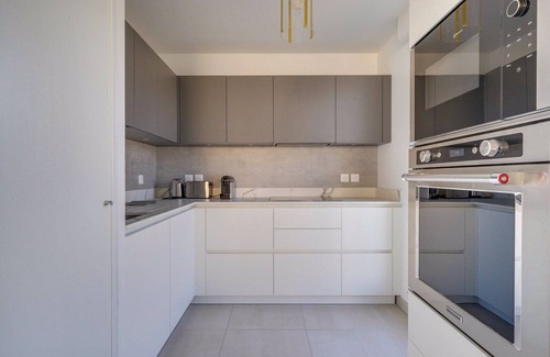 Le Bouscat Apartment | Inviting Apartment with Terrace and Parking Amenities