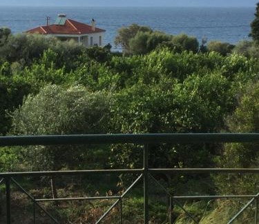 Ligia Apartment | Pet-Friendly Apartments in Lygia Korinthias - Great for Families