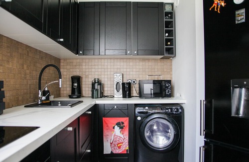 Billancourt–Rives de Seine Apartment | Central Olympic Games Apartment with Kitchen & Breakfast