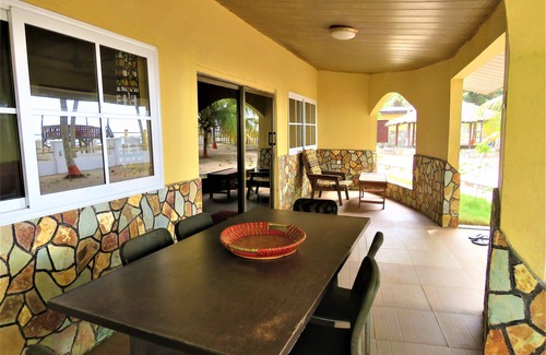 Ampenyi House | Cozy Beach Cottage with Ocean View & Hot Tub Awaits You
