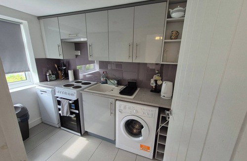 Borehamwood Apartment | Inviting 2-Bed Apartment in Borehamwood with Great Amenities