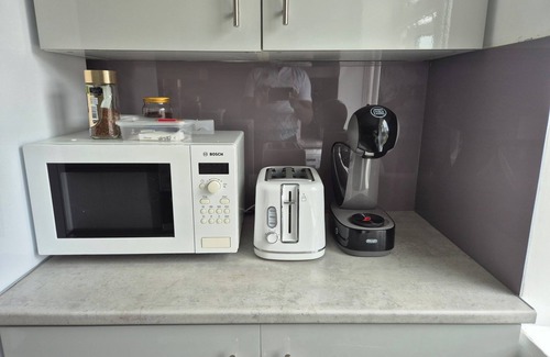 Borehamwood Apartment | Inviting 2-Bed Apartment in Borehamwood with Great Amenities