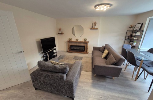 Borehamwood Apartment | Inviting 2-Bed Apartment in Borehamwood with Great Amenities