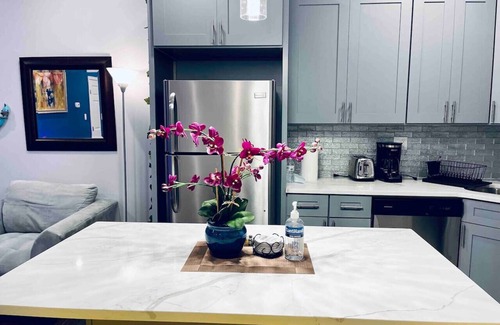 Washington Square West Apartment | Cozy 2BR Apartment with Breakfast in Center City