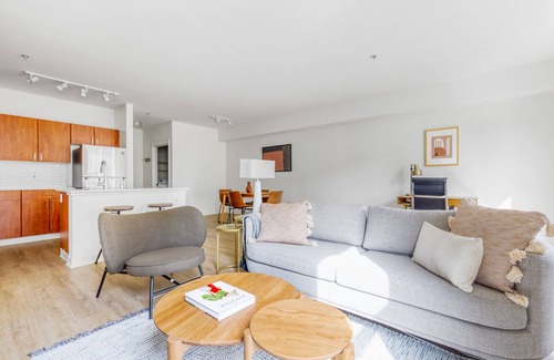 Northwest Bellevue Apartment | Inviting Bellevue 2BR with Gym, W/D & Lounge near Shops