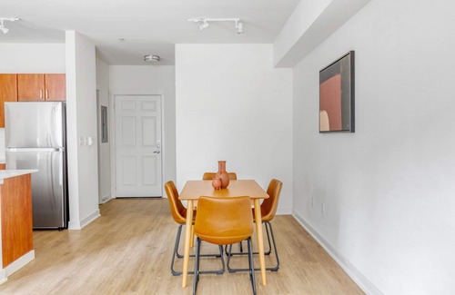 Northwest Bellevue Apartment | Inviting Bellevue 2BR with Gym, W/D & Lounge near Shops