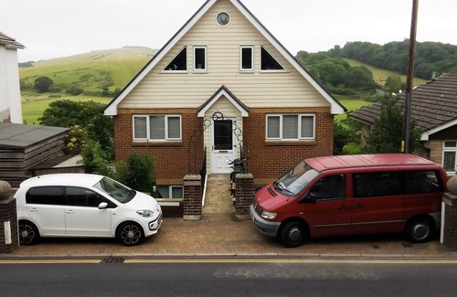 Brading Apartment | Bright Garden Apartment with Spa & Ocean View in Brading