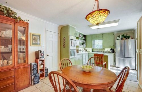 College Station Cottage | Welcoming Bryan Home with Deck - Close to Kyle Field!