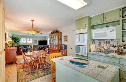 College Station Cottage | Welcoming Bryan Home with Deck - Close to Kyle Field!