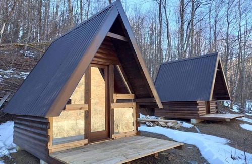 Kolasin Municipality House | Cozy Bungalow for Two with Tara River Views and Pool
