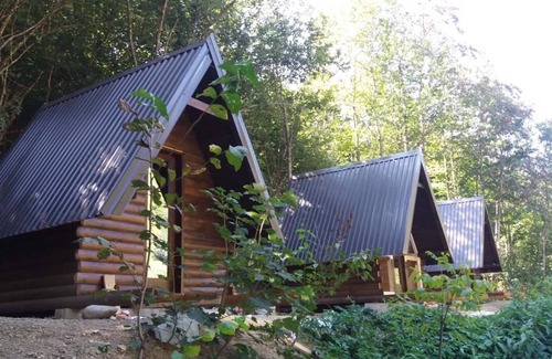 Kolasin Municipality House | Cozy Bungalow for Two with Tara River Views and Pool