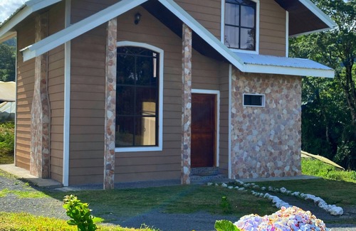 Sabanilla Cabin | Cozy Cabin Near Poas Volcano for Family Getaways