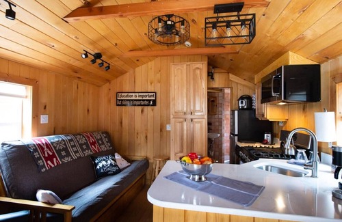 Warren Cabin | Cozy Cabin Retreat Near Sugarbush Resort with Hot Tub