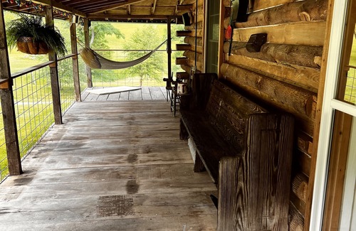 Weaverville Cabin | Idyllic Cabin Retreat Near North Asheville with Spa & Kitchen