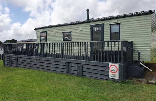 Balminnoch House | Cozy Caravan with Decking at Three Lochs Holiday Park