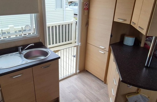 Ingoldmells House | Lovely caravan with decking at Coral Beach Park in Lincolnshire ref 77001CB