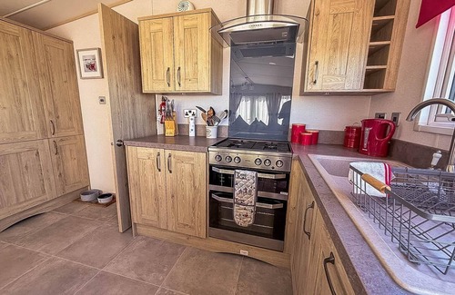 Pakefield House | Cozy Caravan with WiFi & Ocean View Near Pakefield Beach