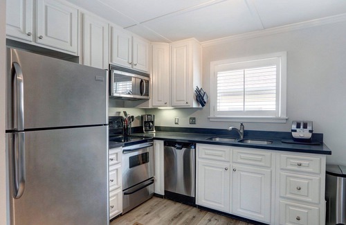 Hitch Village - Fred Wessels Homes Apartment | Charming Carriage House in Downtown with Heated Pool Access