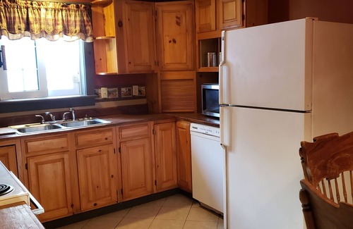Warrensburg House | Charming Ground Floor Apartment in Central Location