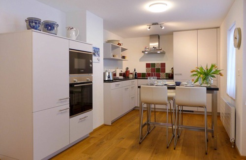 Schwenden Apartment | Inviting Apartment for 4 with WIFI, TV, and Scenic Views
