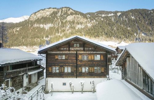 Serneus Ski Chalet | Lovely Chalet in Klosters with five bedrooms five bathrooms close to ski lift