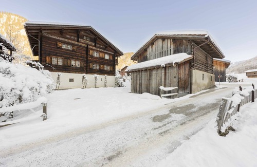 Serneus Ski Chalet | Lovely Chalet in Klosters with five bedrooms five bathrooms close to ski lift