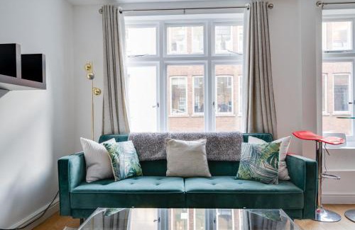 London City Centre Apartment | Welcoming Charing Cross Apartment - Family Friendly Retreat