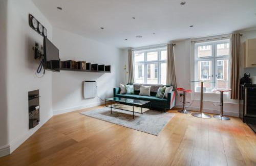 London City Centre Apartment | Welcoming Charing Cross Apartment - Family Friendly Retreat