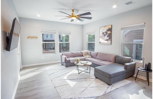 Historic Garderns House | Lovely Charming 4BR2.5BA Near Downtowns Prime
