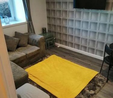 Gilmerton House | Comfortable City Home for Family-Friendly Getaways