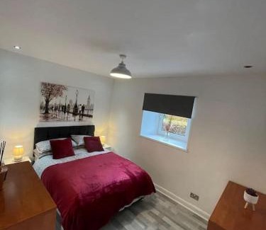 Gilmerton House | Comfortable City Home for Family-Friendly Getaways
