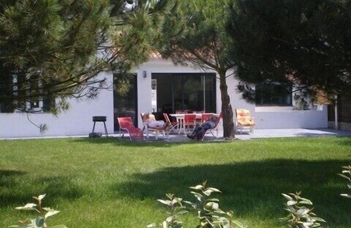 Noirmoutier-en-l'Ile House | Pet-Friendly Beach House with Ocean View and Free WiFi