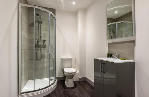 Leeds Apartment | Inviting 1 Bed Apartment in Leeds - Family-Friendly Stay