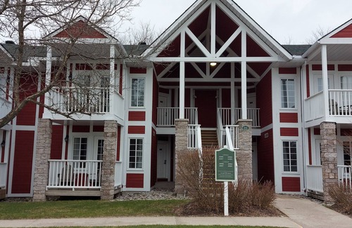Oro-Medonte Condo | Cozy Condo Retreat in Horseshoe Valley with Pool & Spa