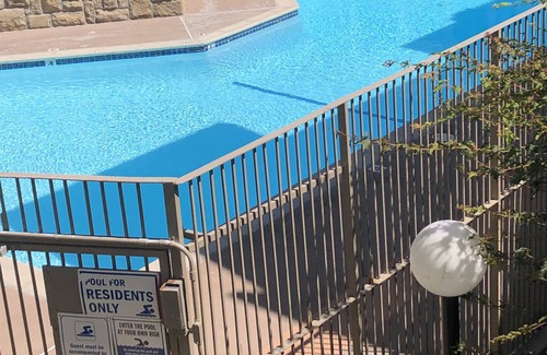 Carpinteria Condo | Convenient Condo Steps from Carpinteria Beach & Downtown