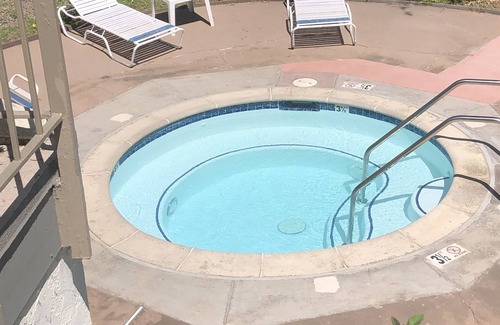 Carpinteria Condo | Convenient Condo Steps from Carpinteria Beach & Downtown