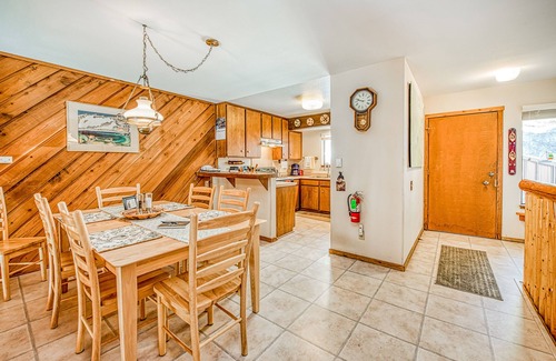 Lakeshore Condo | Charming Condo with Free WiFi & Pool in Serene Setting