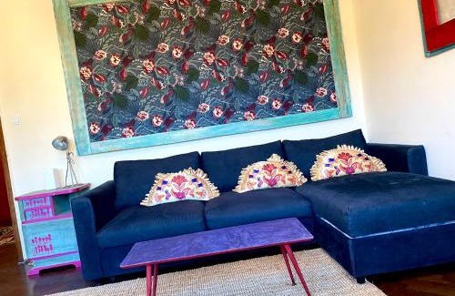 Nemetvolgy Apartment | Charming Art Flat: Pet-Friendly Retreat for Families