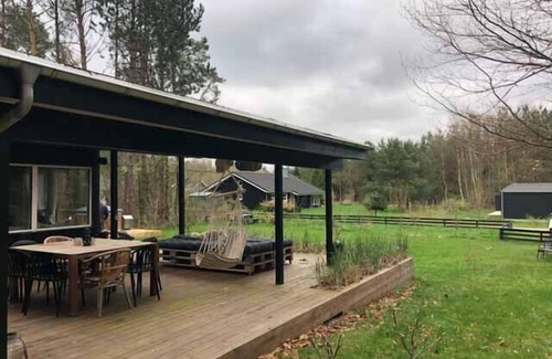 Øksenmølle House | Delightful Cottage Near Ree Wildlife Park with Family Amenities