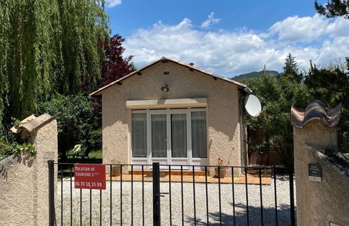 Castellane Villa | Cozy Cottage by Verdon Gorges with Lake View & Pool
