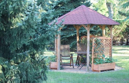 Bornicke House | Pet-Friendly Cottage in Serene Wooded Garden Retreat