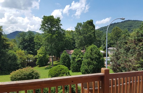 Asheville House | Pet-Friendly Retreat with Pool & Hot Tub Near Downtown
