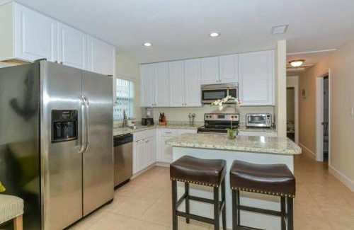 South Sarasota House | Cozy Cottage Steps from Beach & Downtown Sarasota