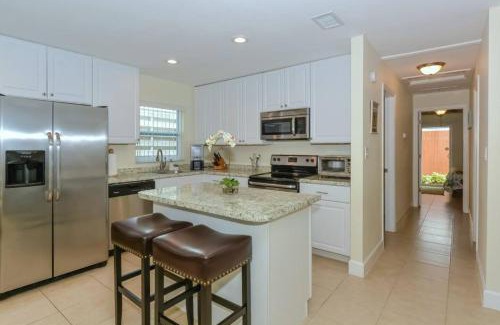 South Sarasota House | Cozy Cottage Steps from Beach & Downtown Sarasota