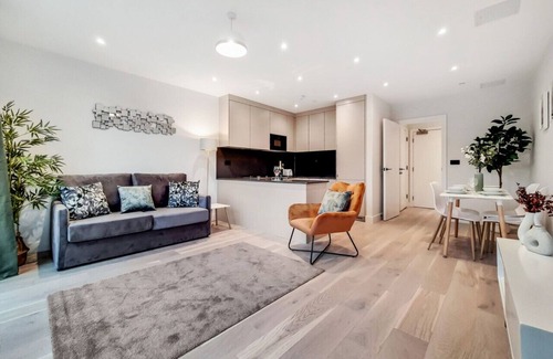 Harrow Apartment | Spacious Sara Suite: Family-Friendly Stay in Wembley Harrow