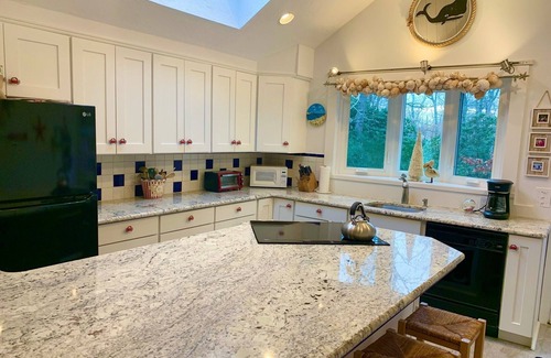North Eastham House | Ideal Retreat Near Attractions with Ocean View & Spa