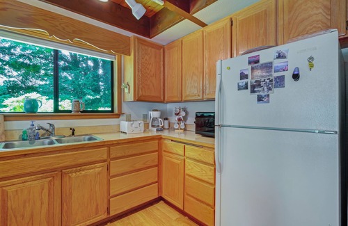 Index Cabin | Pet-Friendly Retreat by the Skykomish River with Scenic Views