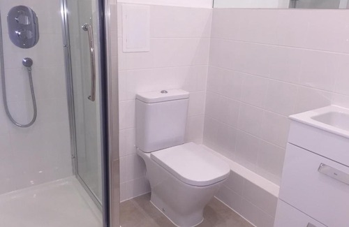 Whittington House | Cozy Double Room in Family-Friendly London Colindale