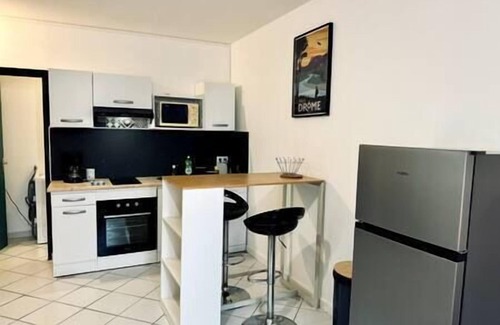 Loriol-sur-Drome Apartment | Lovely downtown studio